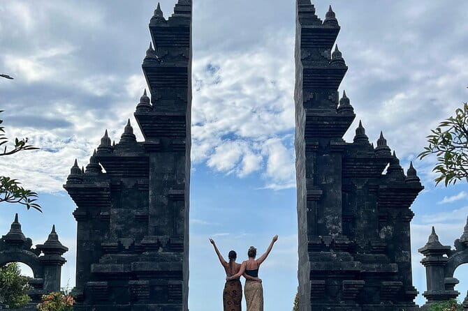 North Bali highlights: Buddhist temple, Waterfall & hot spring - Quick highlights before you go