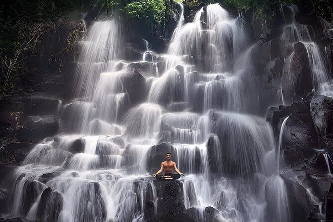 North Bali highlights: Buddhist temple, Waterfall & hot spring - Ulun Danu Bratan Temple: The Lake-Bratan Finisher