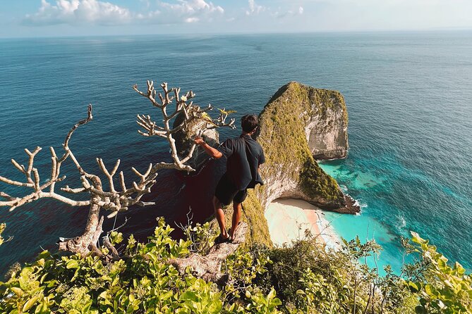 Nusa Penida day trip: boat, 4 snorkeling, Manta rays & Land tour - Lunch on Nusa Penida with an infinity-pool kind of break