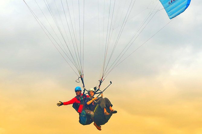 Paragliding Bali Nusa Dua cliff with Free Photo/Videos - Automatic Photos and Video: The GoPro-Style Capture With a Free SD Card