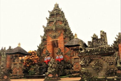 Private Chartered Car to Bali Temples With Besakih Temple - The full day flow: dance, Batuan village temple, then Tirta Empul