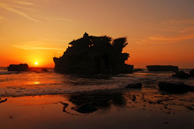 Private Full-Day Tour: Discover The Best of Bali Destination - Handara Iconic Gate: photo time in a resort setting