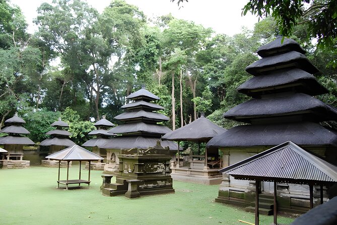Private Full-Day Tour: Tanah Lot and Uluwatu Temple Tour - Jimbaran Bay dinner: a classic end to a long day
