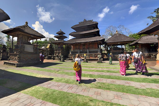 Private Half-Day Tour : Ubud Waterfall Tour Packages - Ubud Palace (Puri Saren Agung): Royal Architecture on Main Street