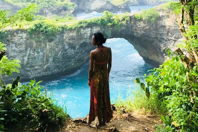 Private Instagramable West Nusa Penida Tour - Kelingking Beach: the cliff viewpoint that makes people stop breathing