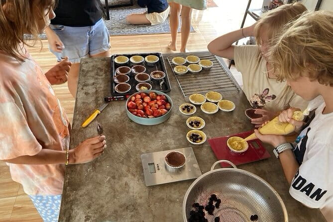 Private Javanese Cooking Class with Dotty in Tumbak Bayuh, Canggu - Your Javanese lunch routine: from chopping to eating