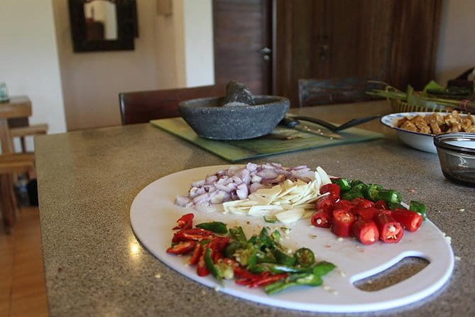 Private Javanese Cooking Class with Dotty in Tumbak Bayuh, Canggu - Meet Dotty: trilingual warmth and family recipes