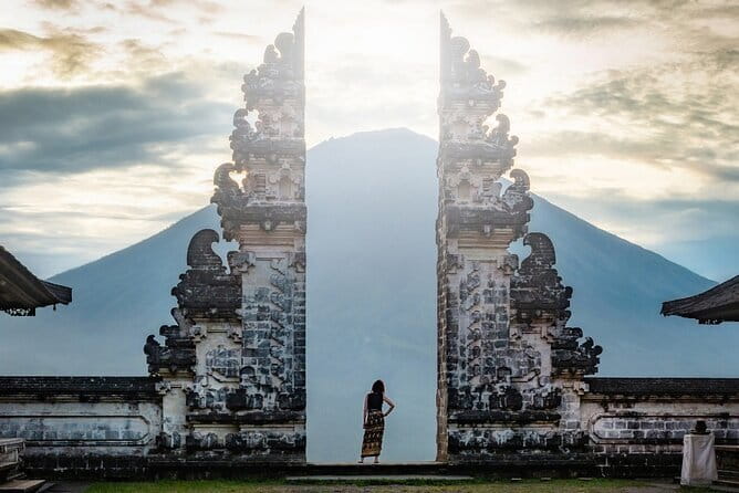 Private Sightseeing Northern East Bali All inclusive - Lempuyang Temple: sarong rules, Mount Agung views, and a calm plan