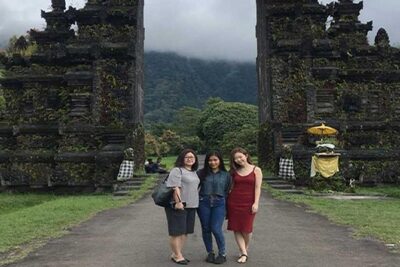 Private Tour: Ulun Danu Temple-Handara Gate-Wana Giri Hill&Tanah Lot Sunset - Stop 1: Handara Iconic Gate photo time with the mountain backdrop