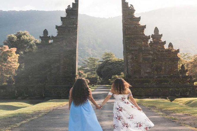 Private Tour: Ulun Danu Temple-Handara Gate-Wana Giri Hill&Tanah Lot Sunset - Driver quality and comfort: English-speaking guide time matters
