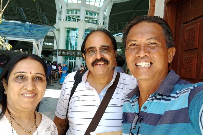 Seminyak Airport Transfer - A/C comfort and luggage space (because bags always win)