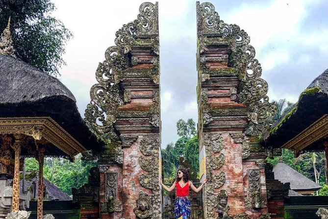 Tanah Lot Temple, Waterfall & Ubud Tour (Private & All-Inclusive) - Sacred Monkey Forest Sanctuary: Enjoy the Vibe Without Losing Control