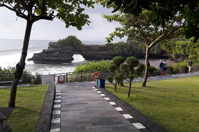 Tanah Lot Tour & North Bali Tour : All-Inclusive Best Experience - Wanagiri Twin Lakes viewpoint: Buyan and Tamblingan with sunset in mind