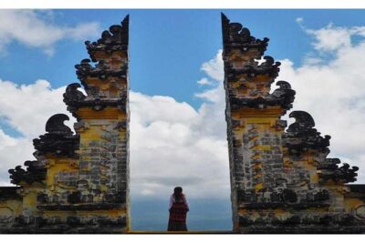 Tour Gate of Heaven at Lempuyang Temple - Blue Lagoon Snorkeling with lunch - Gate of Heaven photo reality: stunning views, possible waiting