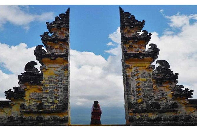 Tour Gate of Heaven at Lempuyang Temple - Blue Lagoon Snorkeling with lunch - Gate of Heaven photo reality: stunning views, possible waiting