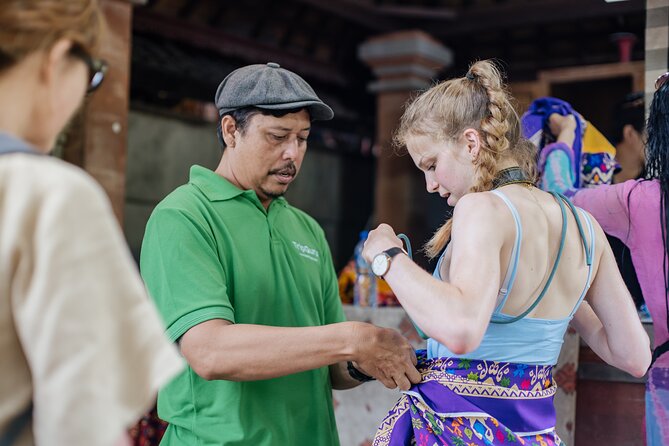 Ubud Small Group Tour: Monkey Forest, Tegalalang Rice Terraces and more - Tirta Empul Temple: holy spring time with respectful energy