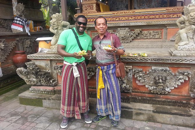 Ubud Tegalalang Rice Teracce & Tanah Lot Tour - Ubud Traditional Art Market: Where Shopping Feels Like Culture