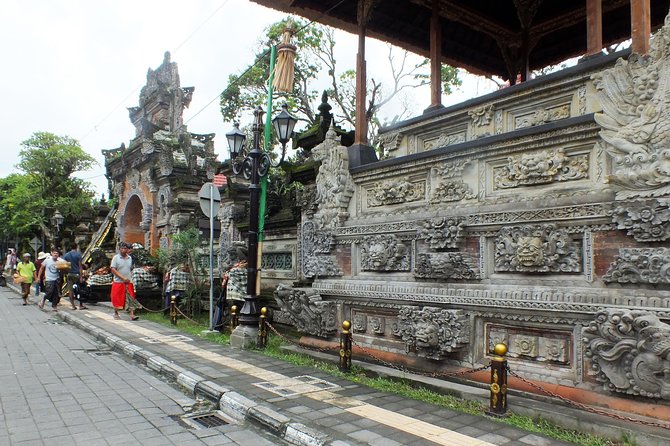 Ubud Village Sightseeing, Famous Paddy Field And Ubud Waterfall - Start at Ubud Traditional Art Market and Palace