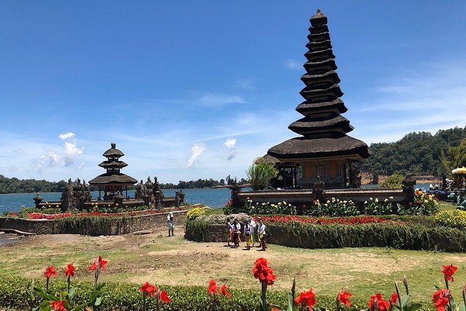 Ulun Danu Temple, Handara Gate, Wanagiri And Banyu Mala Waterfall - Handara Gate at Handara Golf Resort: the photo magnet