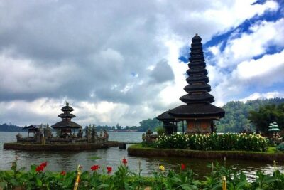 Ulun Danu Temple, Handara Gate, Wanagiri And Banyu Mala Waterfall - Ulun Danu Bratan Temple: lake vibes and the why behind the prayers