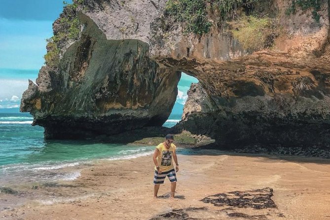 Uluwatu Instagram Tour: Unforgettable Beaches (Private & All-Inclusive) - Karang Boma Cliff: A View Stop That Pays You Back