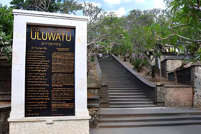 Uluwatu Sunset,Kecak Dance and Diner Seafood In Jimbaran - Stop 1: Uluwatu Temple at sunset and how to handle the monkeys